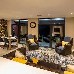 At The Point- Royal Relaxing Retreat *