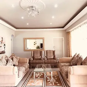 Bed & Breakfast The Madam Herself Durban