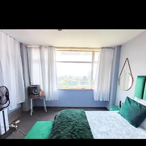 Davenport Square Homestay *