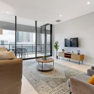 Stylish Umhlanga Rocks - Balcony, Pool, Prime Location Apartment Durban