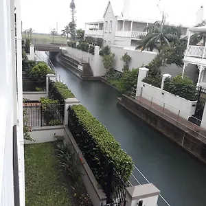 12 Dock Point Apartment *