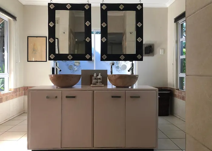 Photo de Waterfall Bnb Durban