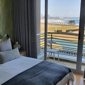 Front - Gorgeous 4 Sleeper Beachfront Apartment *