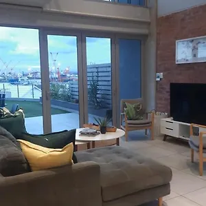Harbor Views Apartment *