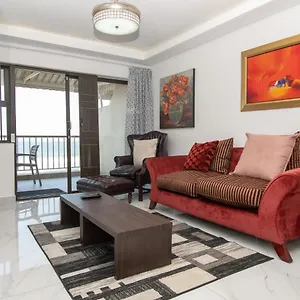 8 Bronze Umhlanga Rocks Apartment *