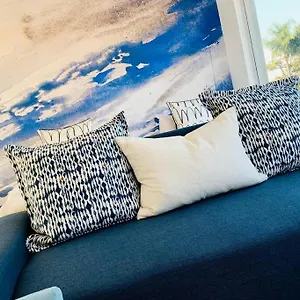Sienna's Seaview Guest *