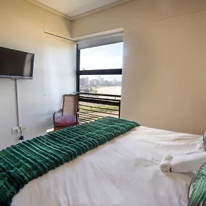 1002 Quayside Stunning Sea View@ Point Water Front * Durban