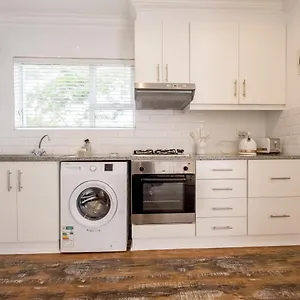 Apartment Secure, Peaceful Modern For Two