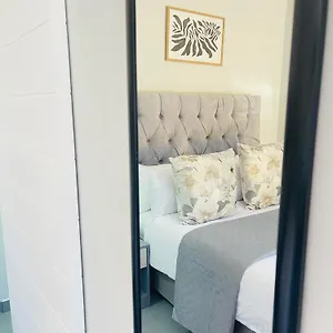 Private Pelican Guest house