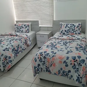 Halaal Haven: Luxurious Self-catering Near Musjid Al Hilaal Apartment