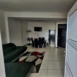 Beachurst Apartment *
