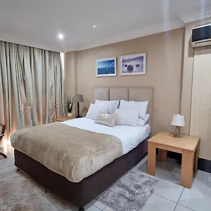 Front - Dazzling 4 Sleeper Near Ushaka Marine World Apartment Durban