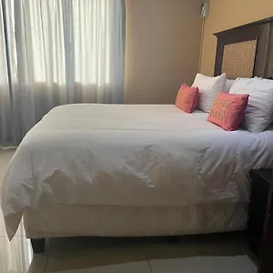 Apartment Licious Self Catering *