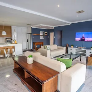 Apartment At The Point - Palatial Private Penthouse Durban
