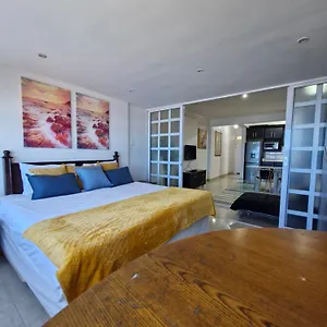 Front - Beachfront 3 Sleeper With Ocean Views Apartment Durban