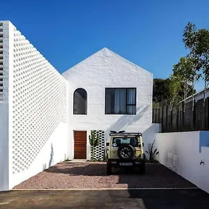 Architectural Gem In North - Sleeps 6 Holiday home *