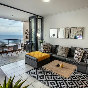 At The Point- Happy Homely Horizons Apartment *