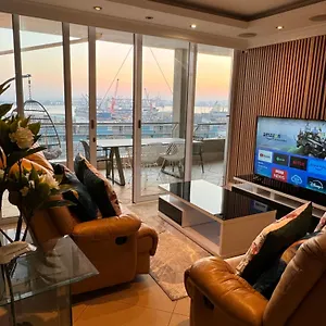 Front - Extravagant 4 Sleeper Penthouse With Rooftop Jacuzzi *