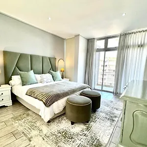 Apartment Cybo 701 The Quays