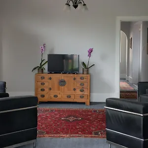 Harcourt Apartment *