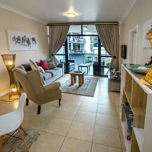 Apartment At The Point - Generous Getaway Greetings *
