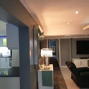 Beautiful Westville Home-newly Renovated. Holiday home Durban