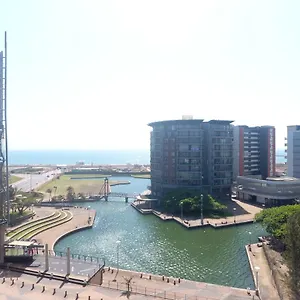 Serene Quays Apartment *